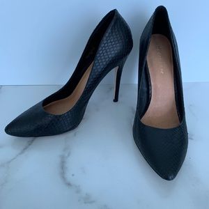 Maiden Lane black leather snake skin print pump